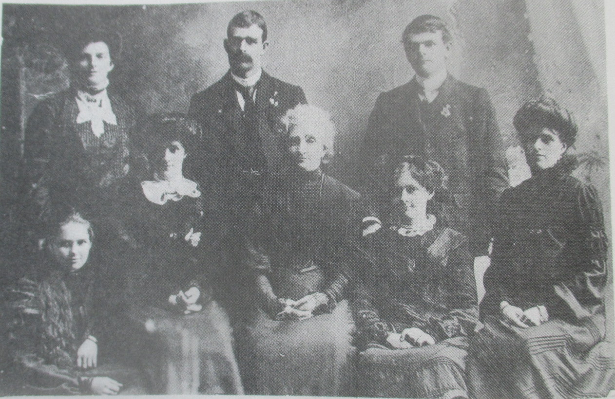 Annie Kelly and 7 of her children