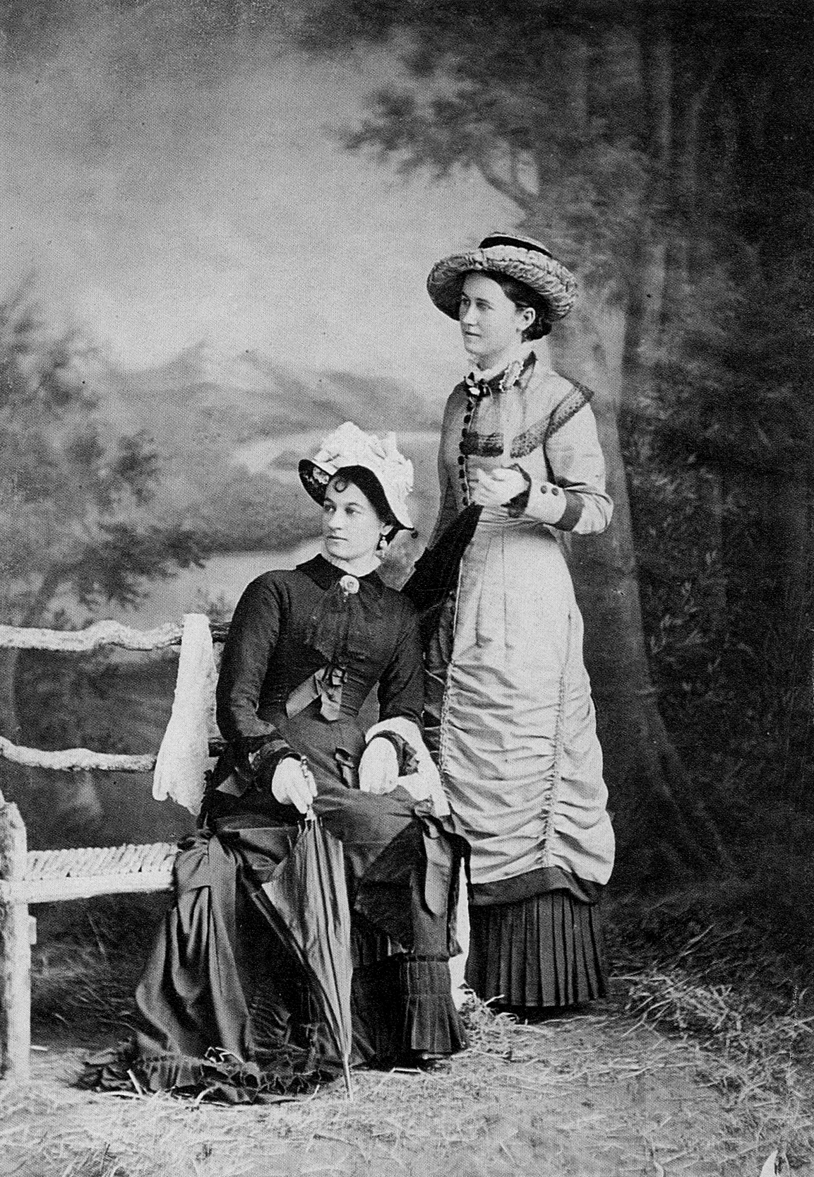 Agnes Graham and her sister