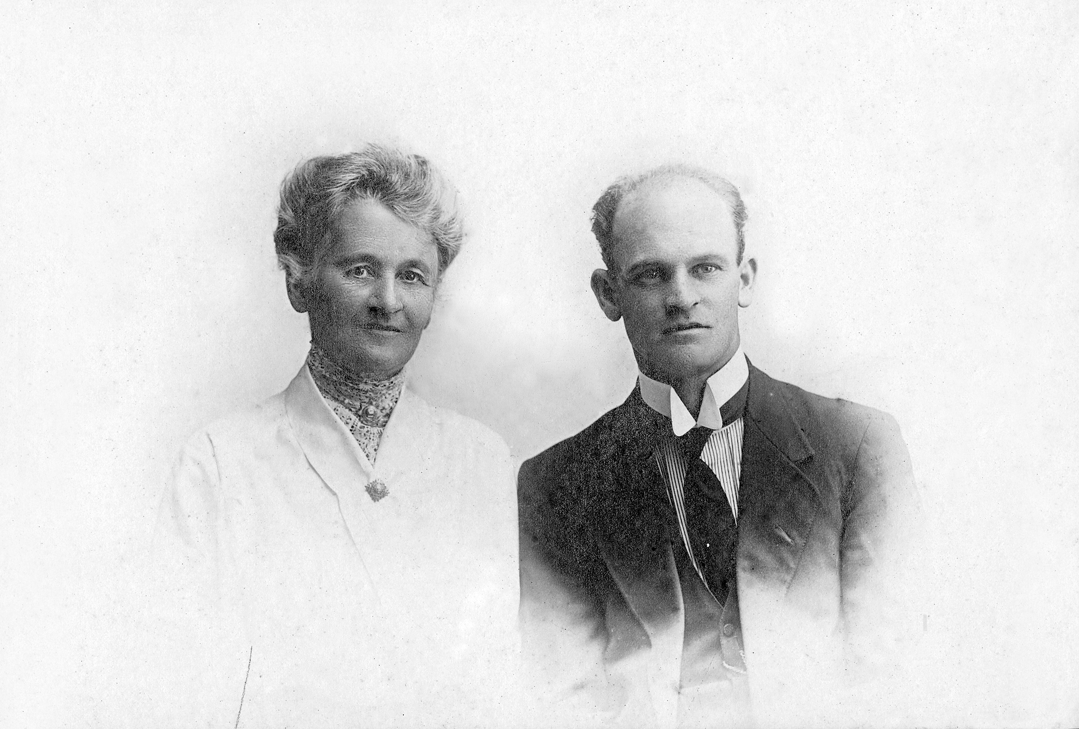 Frederick Effrice Gemming and his mother