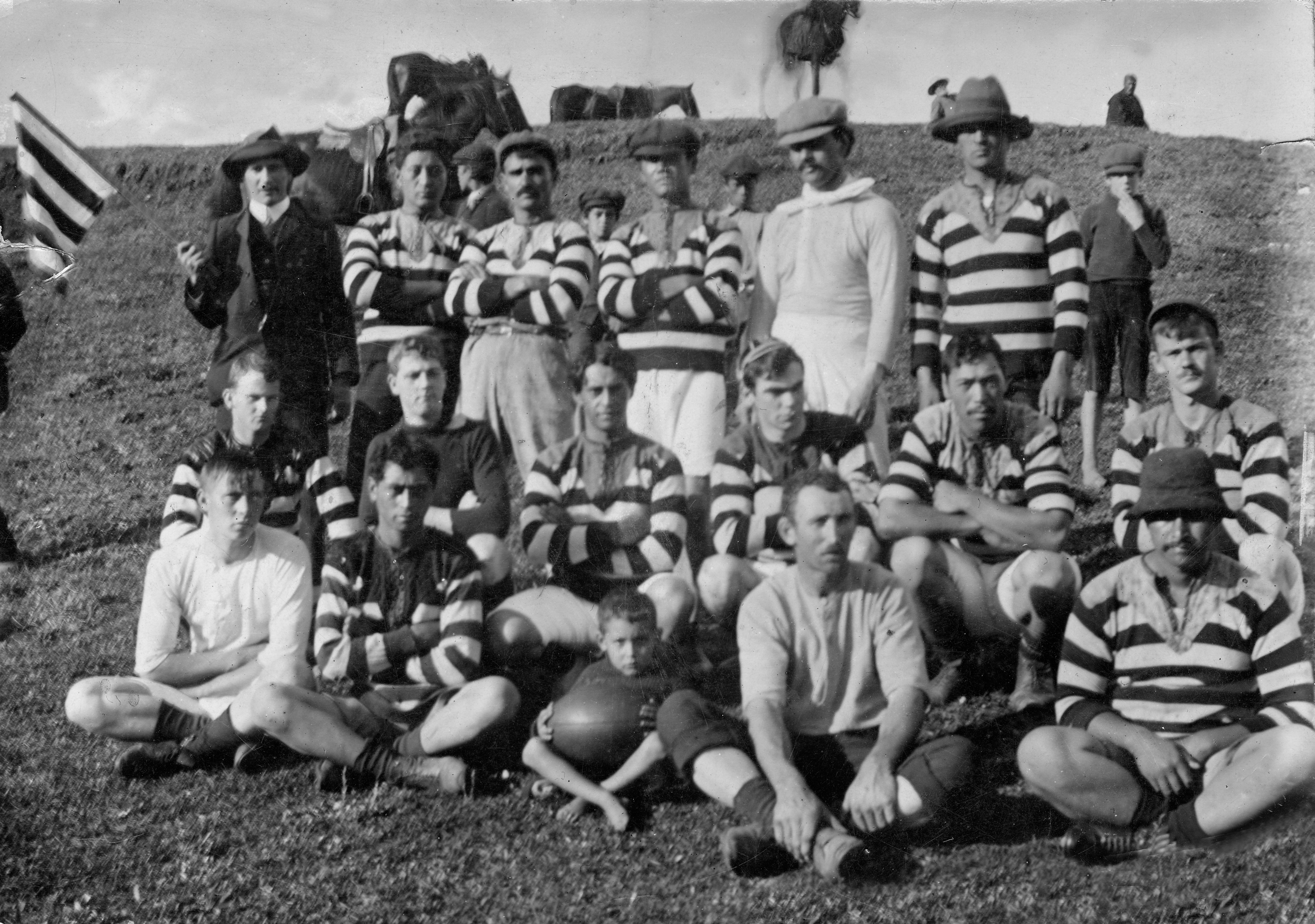 Fred E Gemming left end middle row 1908 Maniapoto Reps