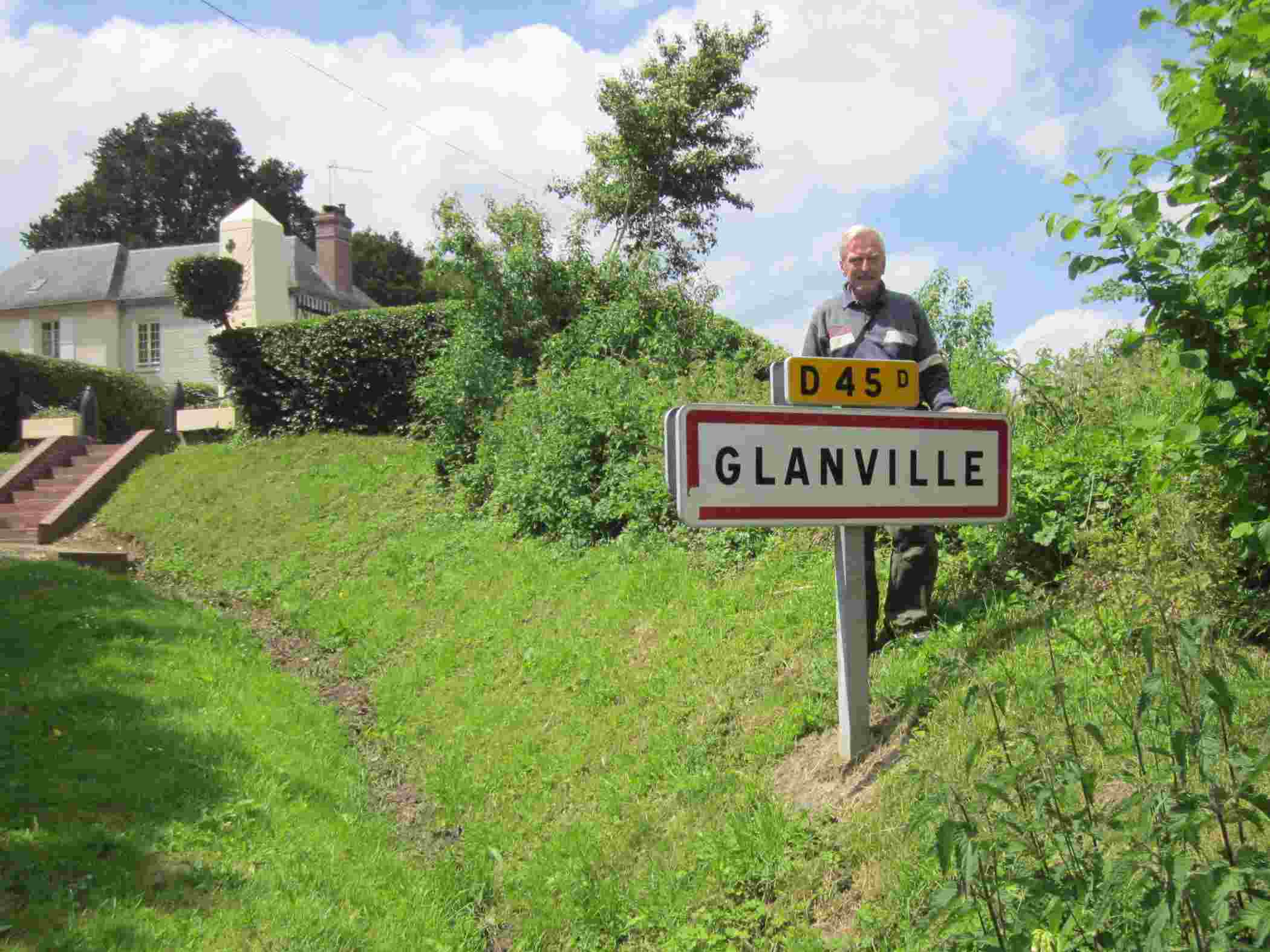 Eastern entrance to Glanville
